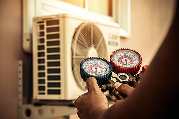 Professional Hvac technician working in Roswell, GA